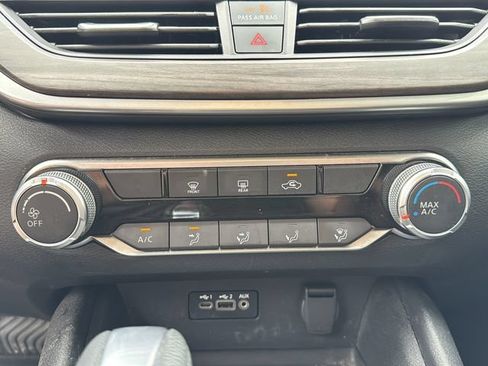 Used 2025 Nissan Altima 2.5 SV FWD image 27