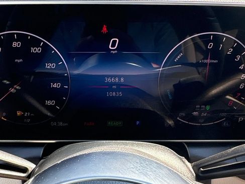 Used 2025 Mercedes-Benz GLC 350e 4MATIC image 11