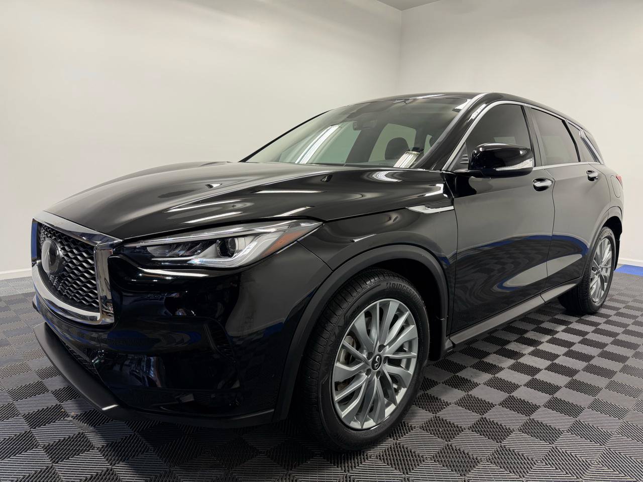 Used 2023 INFINITI QX50 Pure AWD/4WD image 3