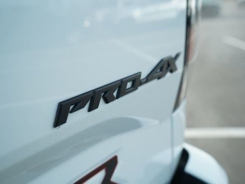 Used 2024 Nissan Frontier PRO-4X w/ Technology Package image 39