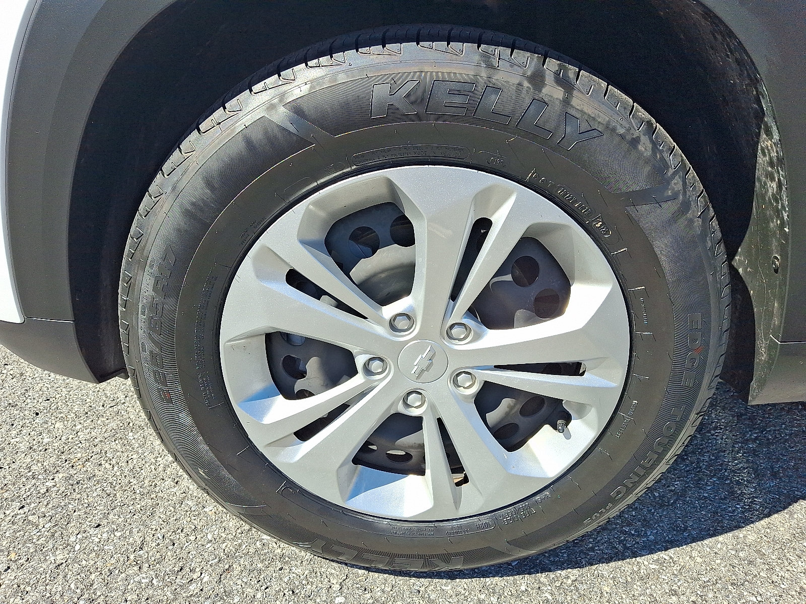 Used 2025 Chevrolet Trax LS FWD image 9