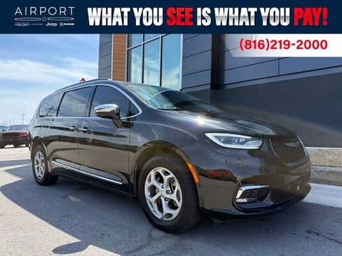 Used 2022 Chrysler Pacifica Limited w/ Uconnect Theater Family Group AWD/4WD image 1