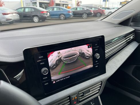 Used 2025 Volkswagen Jetta SE image 17