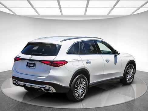Certified 2026 Mercedes-Benz GLC 300 image 4