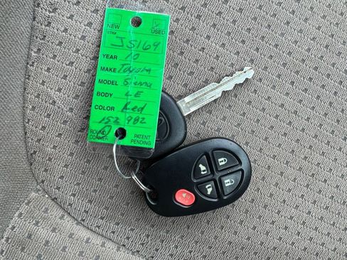 Used 2010 Toyota Sienna LE image 22