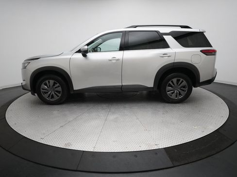 Certified 2024 Nissan Pathfinder SV image 23