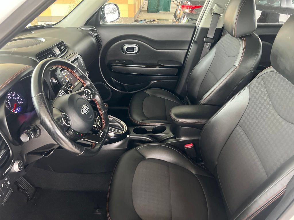 Used 2019 Kia Soul ! w/ Technology Package FWD image 4
