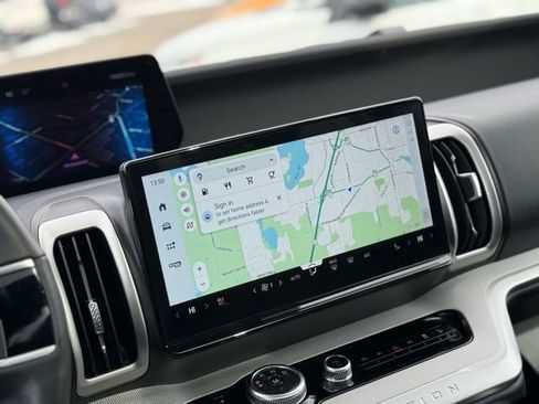 Used 2025 Ford Expedition Active image 4