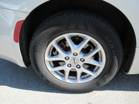 Used 2023 Chrysler Voyager LX FWD image 5