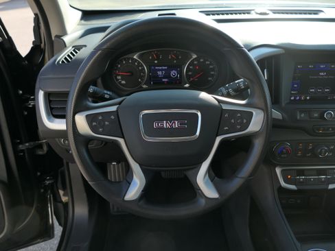 Used 2022 GMC Terrain SLE w/ Driver Convenience Package image 16