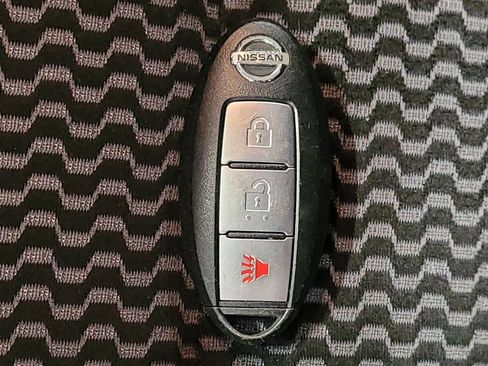 Used 2015 Nissan Juke S FWD image 32