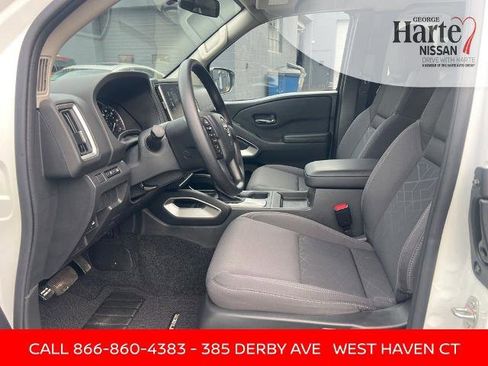 Certified 2025 Nissan Frontier SV image 9