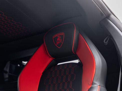 Used 2024 Lamborghini Revuelto image 33