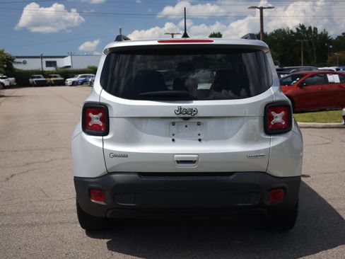 Used 2021 Jeep Renegade Latitude FWD image 4