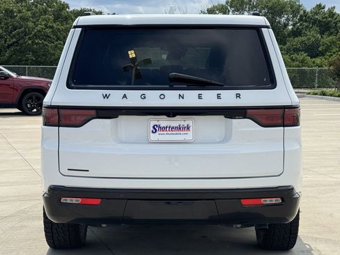 Used 2023 Jeep Wagoneer Series II AWD/4WD image 5