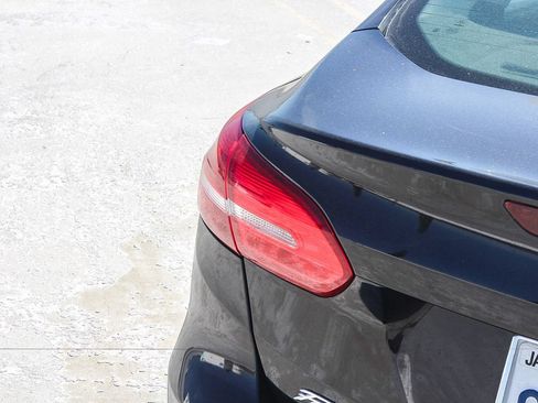 Used 2018 Ford Focus SE FWD image 7