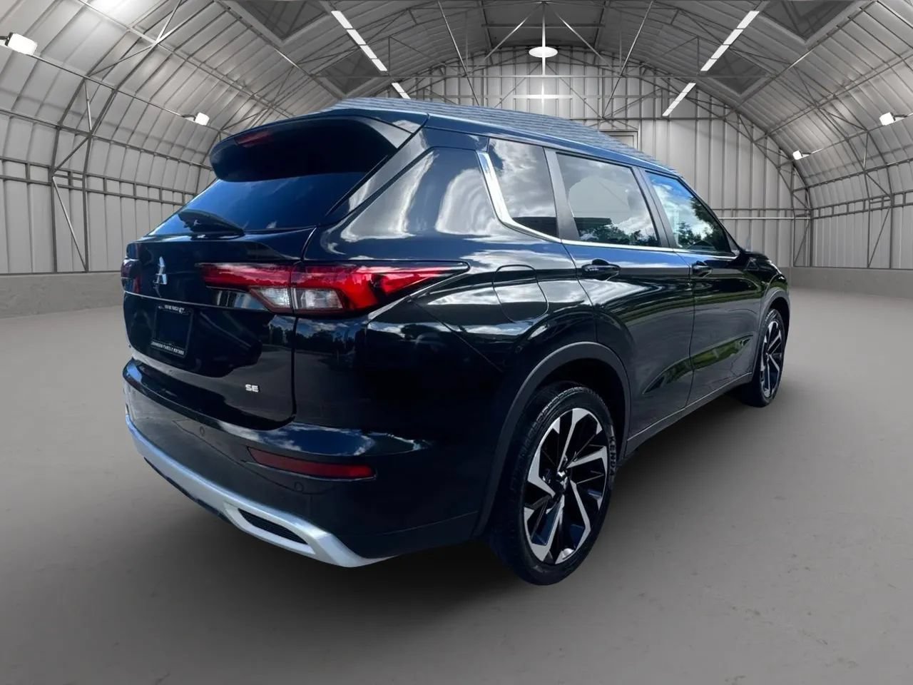 Used 2023 Mitsubishi Outlander SE FWD image 6