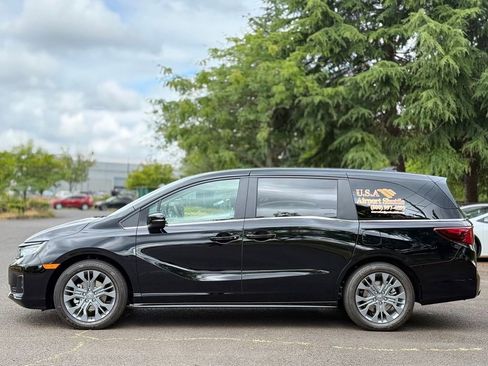 Used 2025 Honda Odyssey Touring image 2