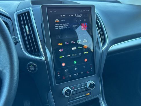 Used 2024 Ford Edge Titanium image 11