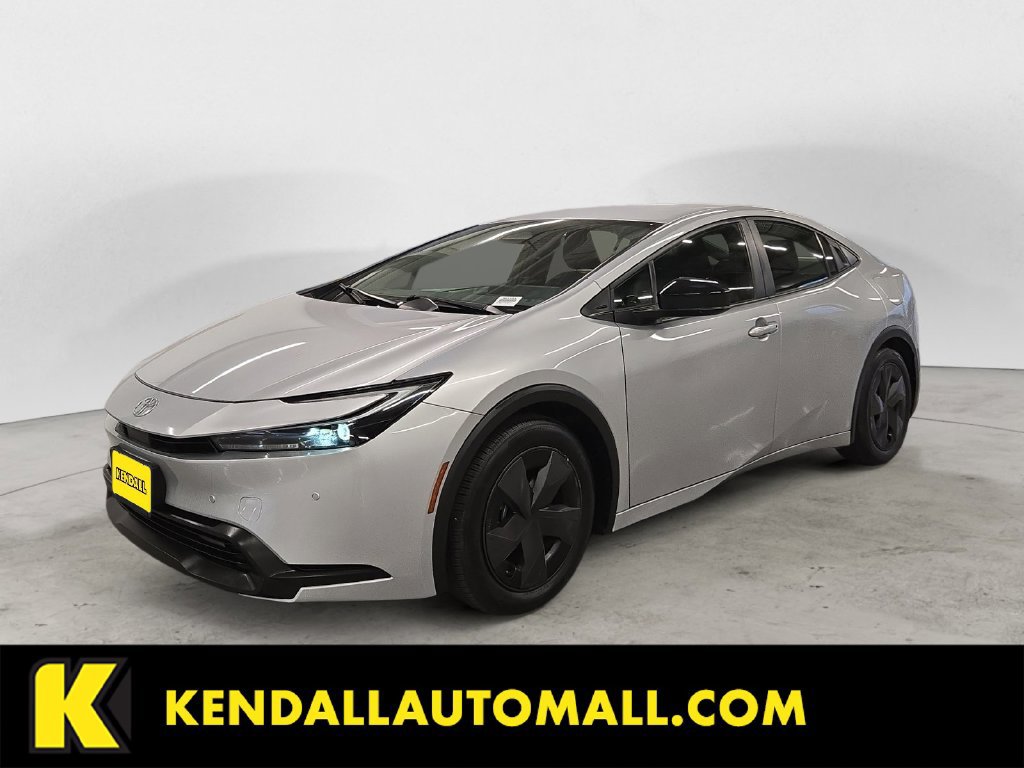 Used 2025 Toyota Prius LE FWD image 1