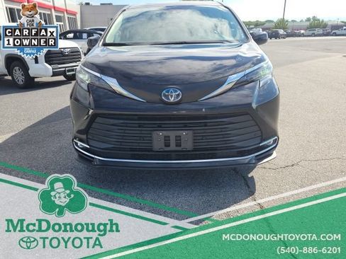 Used 2024 Toyota Sienna XLE FWD image 7