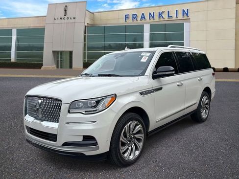 Used 2023 Lincoln Navigator Reserve AWD/4WD image 3