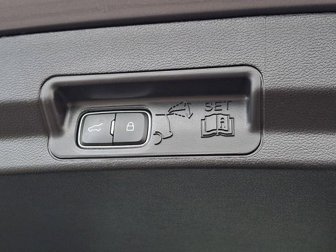 Used 2021 Ford Explorer XLT w/ Equipment Group 202A image 31