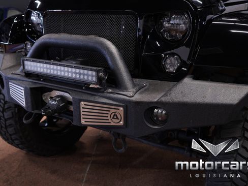 Used 2014 Jeep Wrangler Unlimited Sahara w/ Connectivity Group image 11