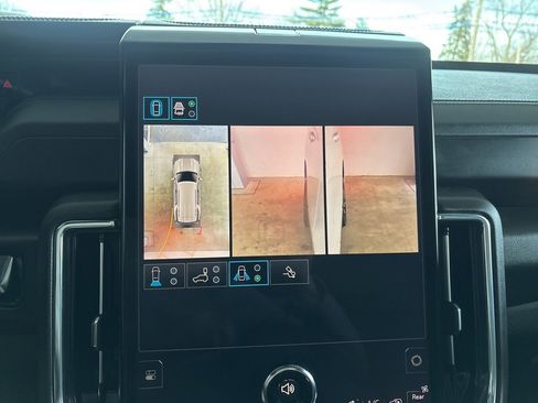 Used 2025 GMC Yukon Denali w/ Sun & Power Step Package image 22