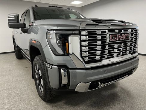 Used 2024 GMC Sierra 2500 Denali w/ Denali Reserve Package image 2