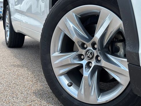 Used 2016 Toyota Highlander Limited FWD image 2