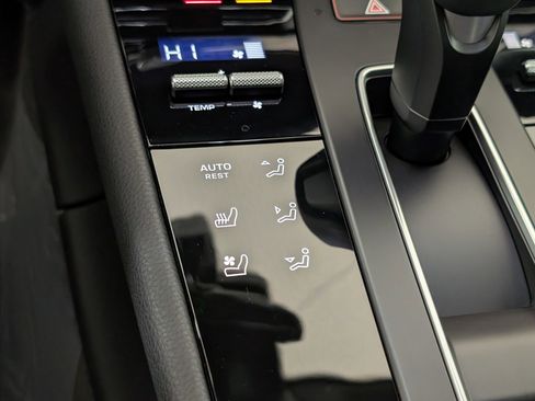 Certified 2026 Porsche Macan AWD/4WD image 23