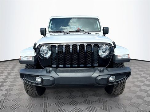 Used 2022 Jeep Gladiator Willys image 2