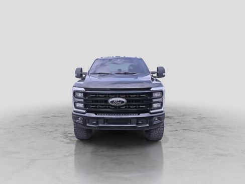 Used 2023 Ford F250 XLT w/ Black Appearance Package AWD/4WD image 3
