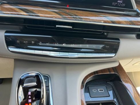 Used 2023 Cadillac Escalade Premium Luxury Platinum w/ LPO, Radiant Package RWD image 33
