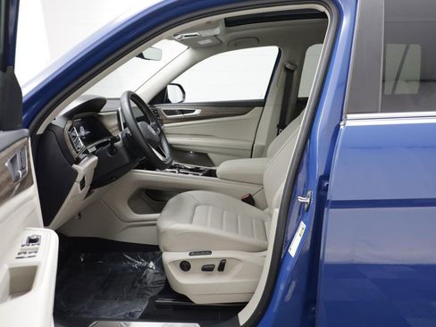 Used 2025 Volkswagen Atlas SEL AWD/4WD image 5