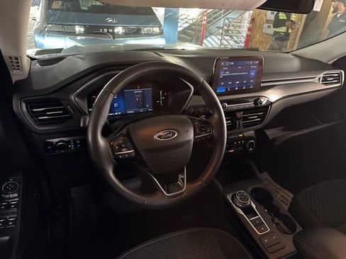 Used 2023 Ford Escape Active AWD/4WD image 6