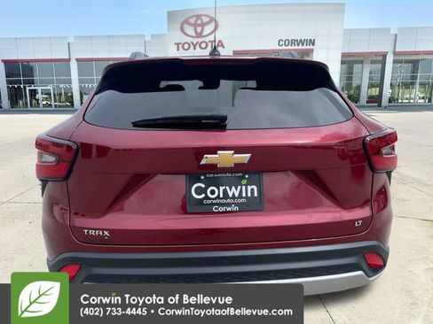 Used 2025 Chevrolet Trax LT w/ Driver Confidence Package FWD image 4