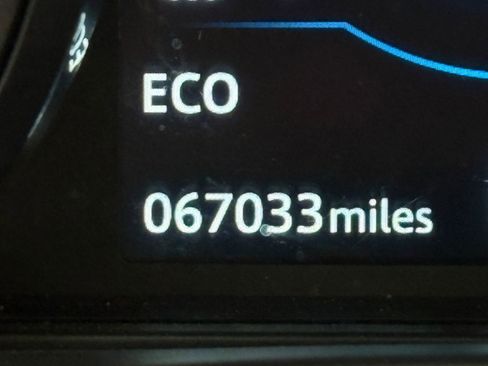 Used 2019 Jaguar F-PACE Premium image 16