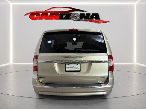 Used 2015 Chrysler Town & Country Limited Platinum FWD image 7