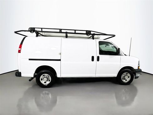 Used 2021 Chevrolet Express 3500 w/ Driver Convenience Package image 9