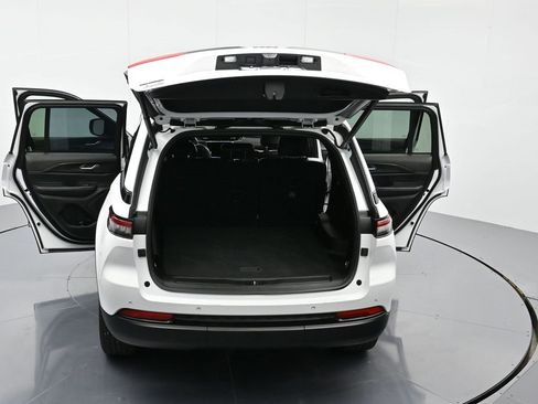 Certified 2024 Jeep Grand Cherokee Altitude image 54