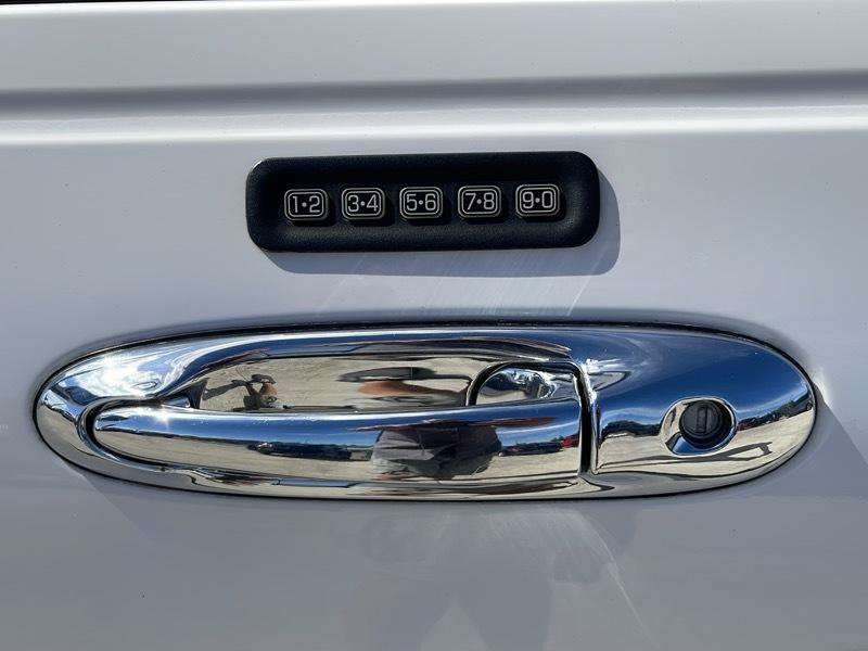 Used 1999 Lincoln Town Car Signature RWD image 23