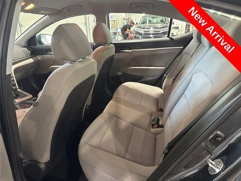 Used 2020 Hyundai Elantra SE FWD image 6