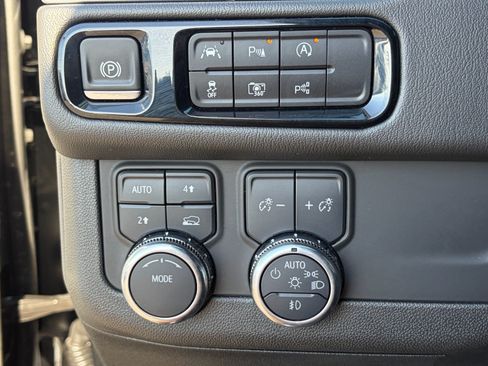 Used 2025 GMC Yukon Denali AWD/4WD image 19