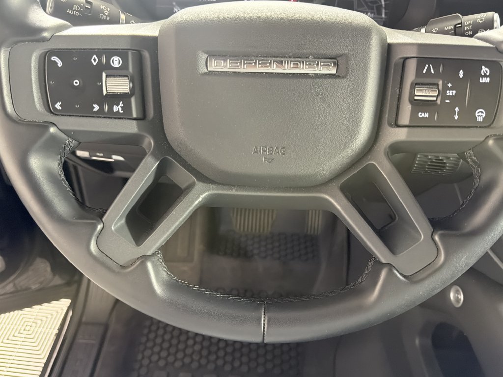 Used 2025 Land Rover Defender 130 X-Dynamic SE AWD/4WD image 25