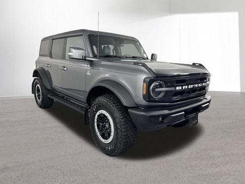Used 2023 Ford Bronco Outer Banks w/ Sasquatch Package AWD/4WD image 3