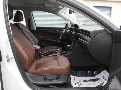 Used 2022 Volkswagen Passat 2.0T FWD image 20