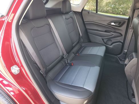 Used 2025 Chevrolet Trax LT image 14