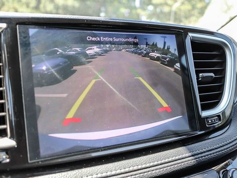 Used 2024 Chrysler Pacifica Limited FWD image 25